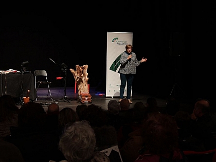 La magia de Neønymus llena el auditorio de Ledesma