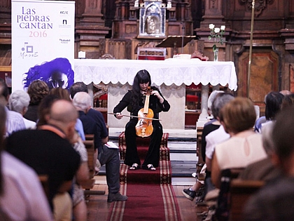 A igreja de San Martín de Tours enche-se com a música de Amarilis Dueñas