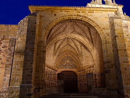 Nueva luz para la iglesia de Santa María la Real de La Hiniesta