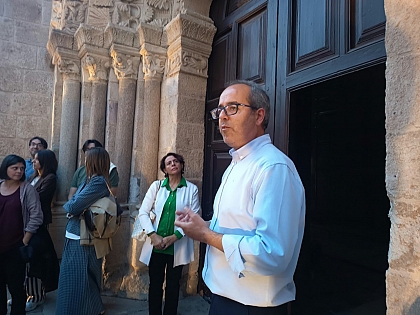 El Plan Románico Atlántico muestra las obras de La Magdalena a medio centenar de profesores