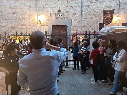 El Plan Románico Atlántico muestra las obras de La Magdalena a medio centenar de profesores